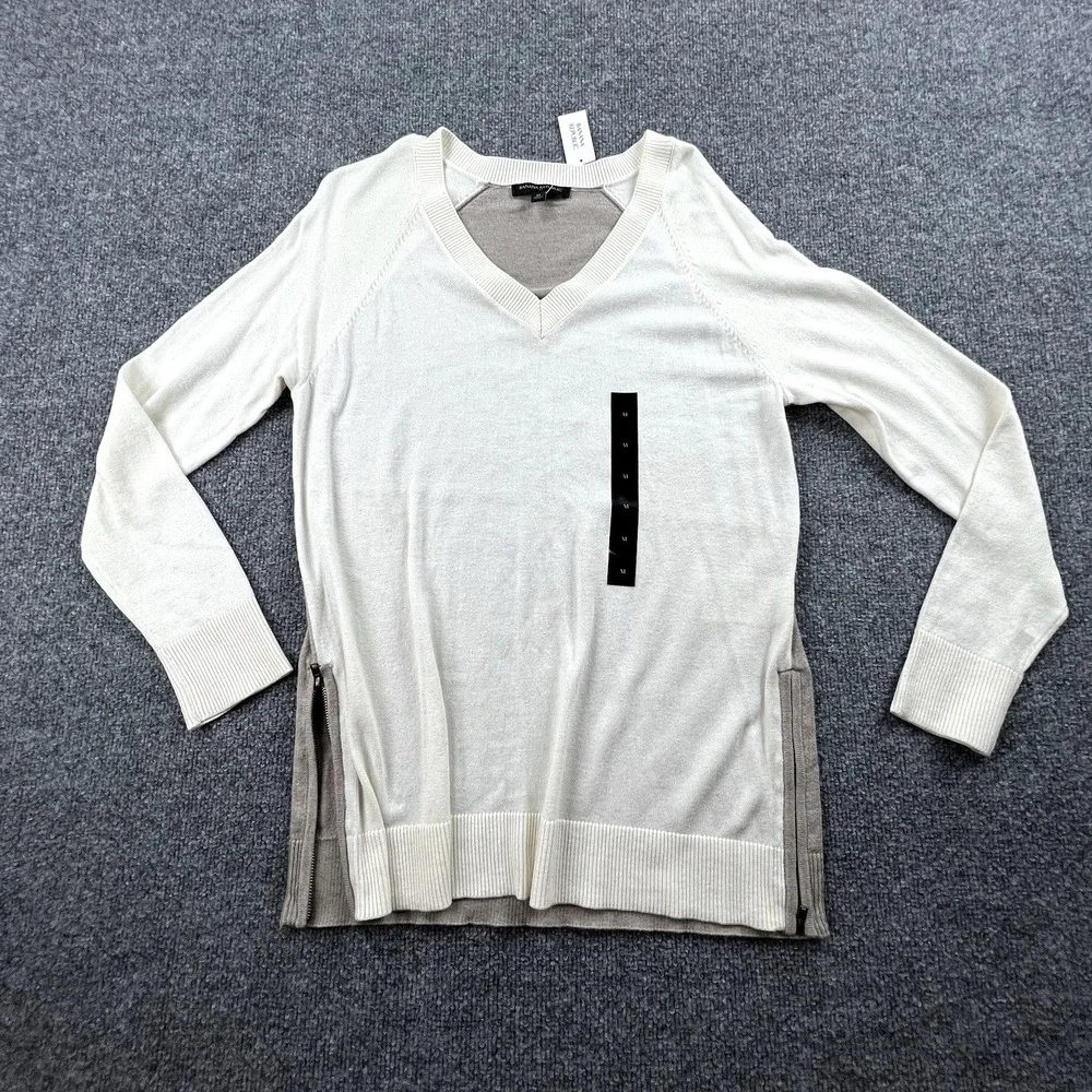 NWT Banana Republic Women's M V-Neck Sweater Cream Taupe Side Zip Hem Pullover - Picture 1 of 9